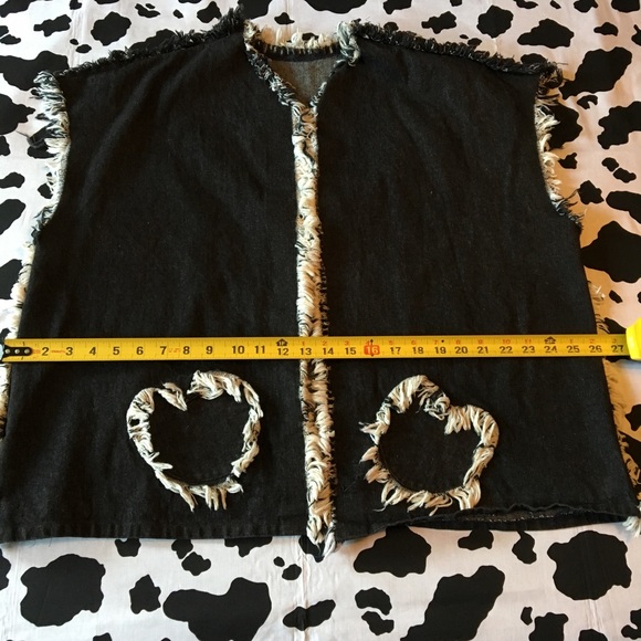 Western inspired handmade vest w/🖤fringe - Picture 5 of 8